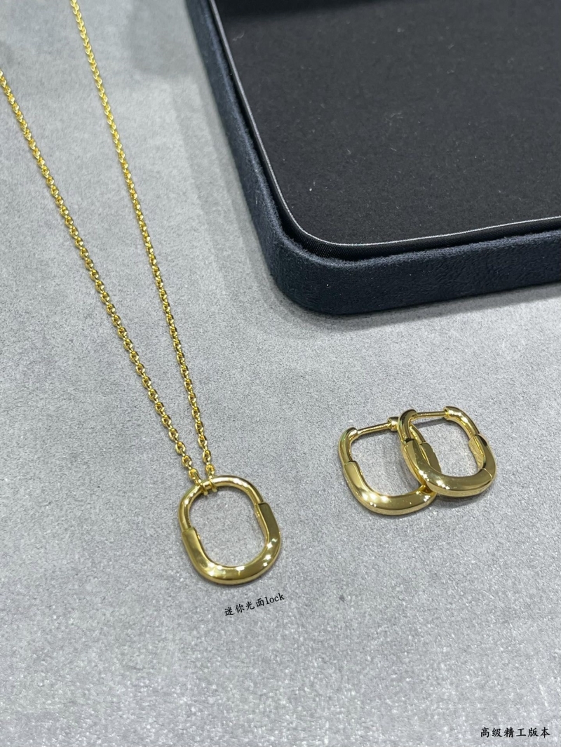 T*f*ny necklaces